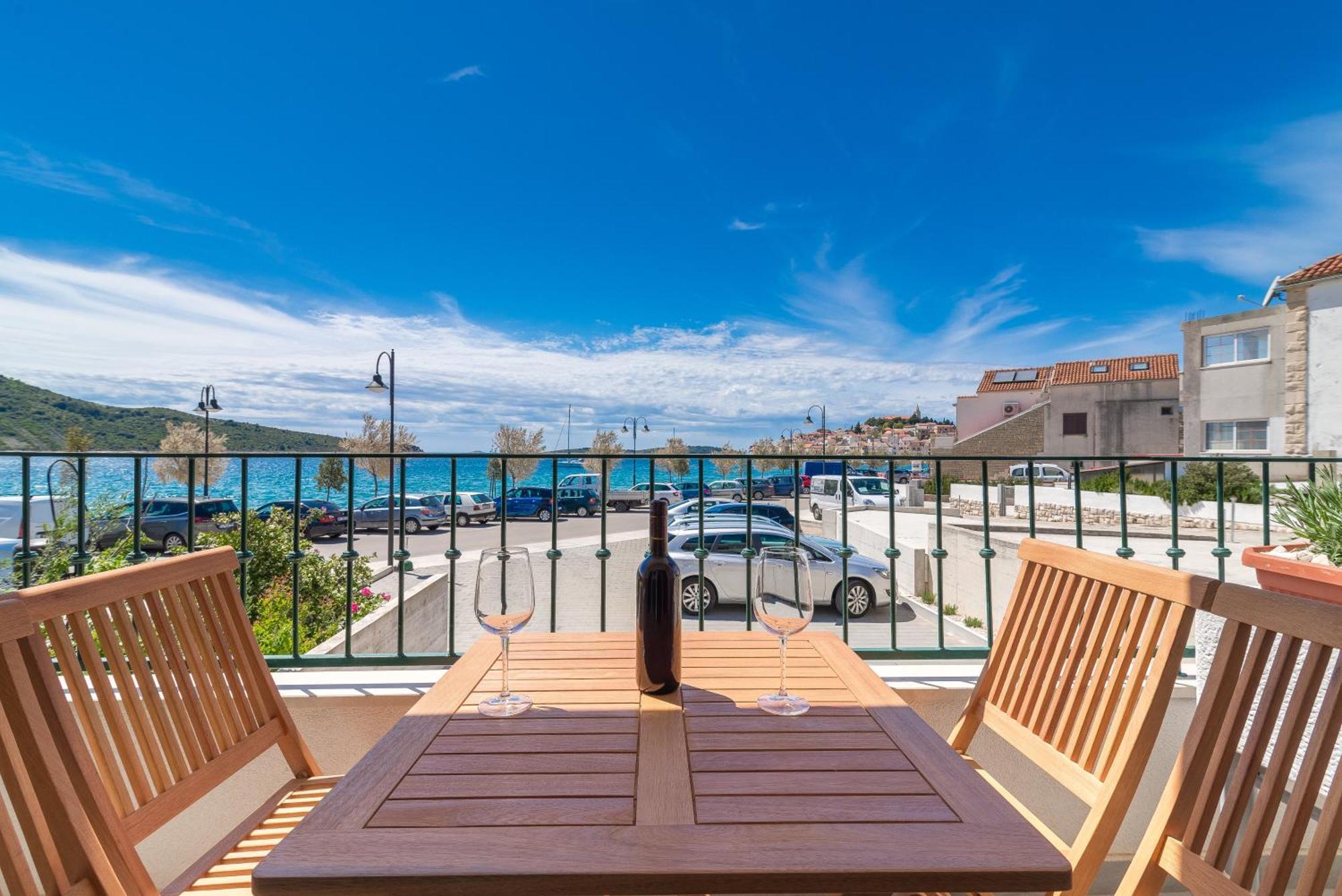 Beachfront Apartments Villa Sisa Primošten Eksteriør billede