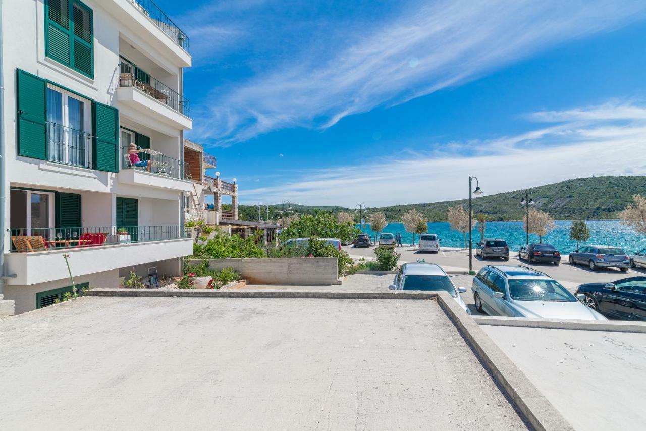 Beachfront Apartments Villa Sisa Primošten Eksteriør billede